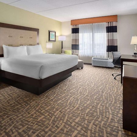 Wyndham Garden Buffalo Downtown Exterior photo
