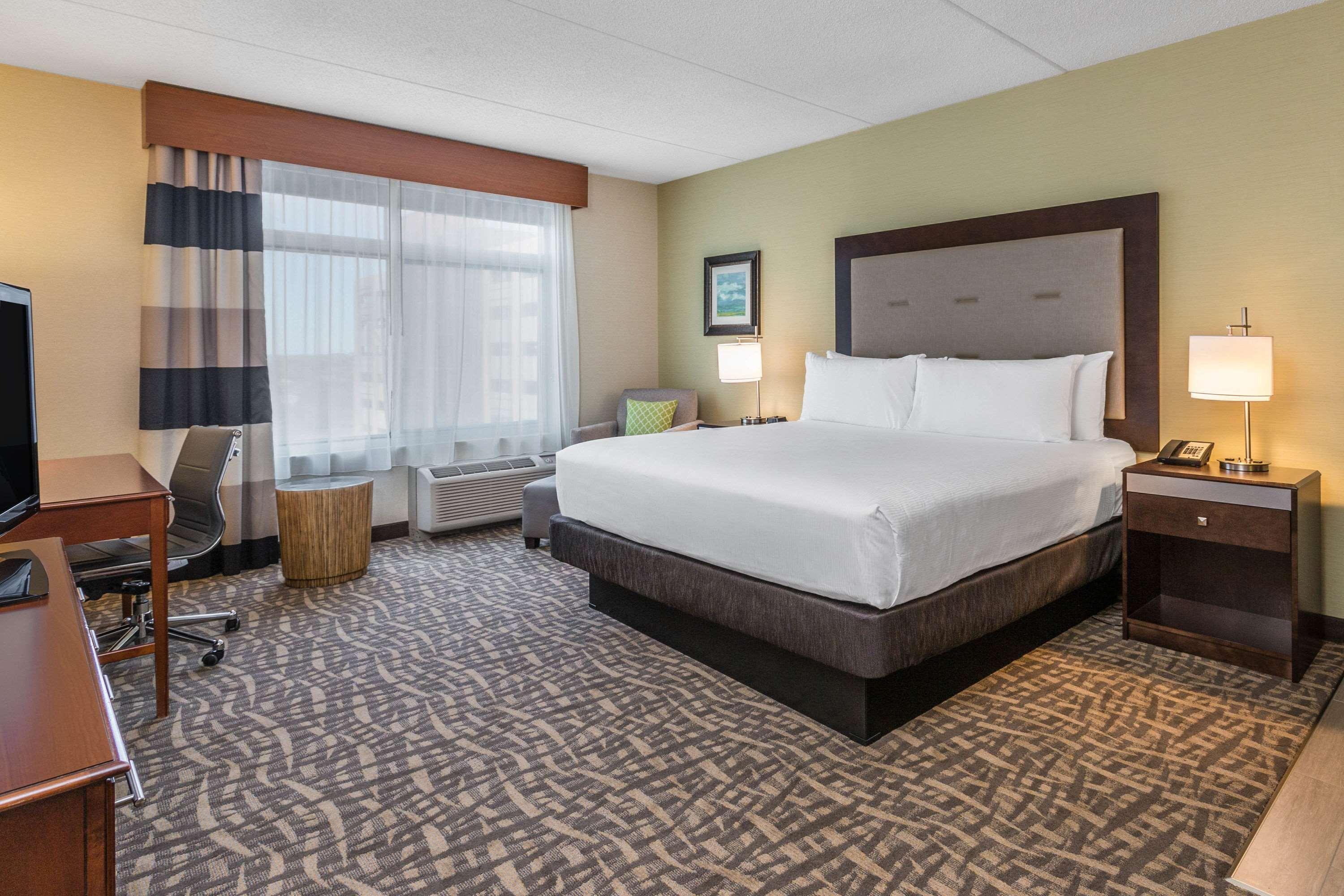 Wyndham Garden Buffalo Downtown Exterior photo