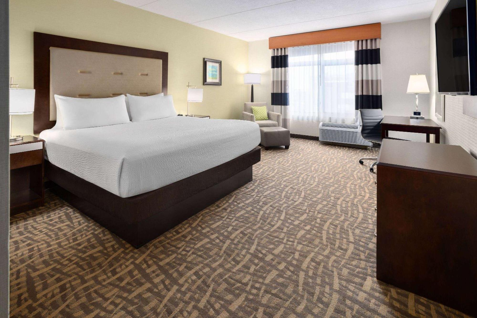 Wyndham Garden Buffalo Downtown Exterior photo