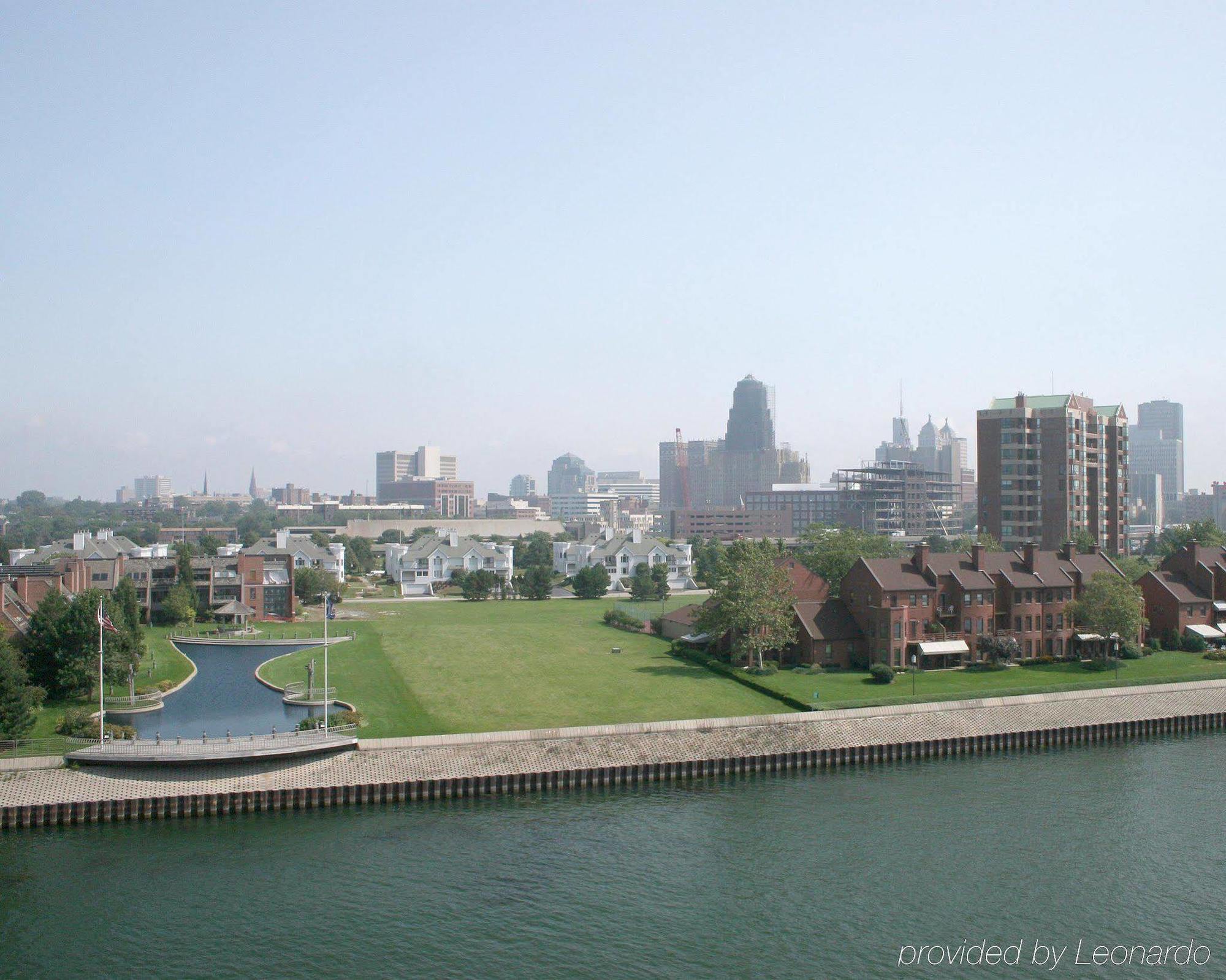Wyndham Garden Buffalo Downtown Exterior photo