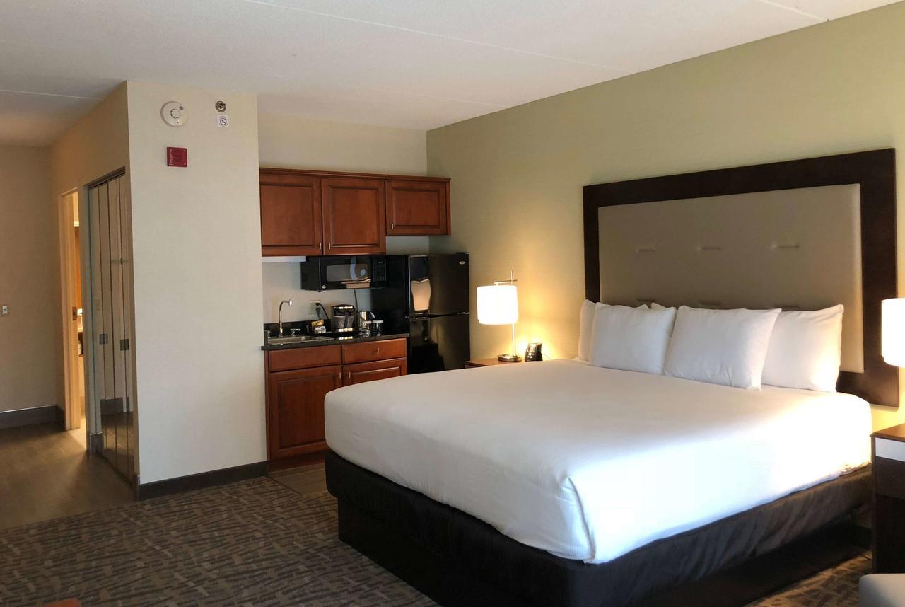 Wyndham Garden Buffalo Downtown Exterior photo