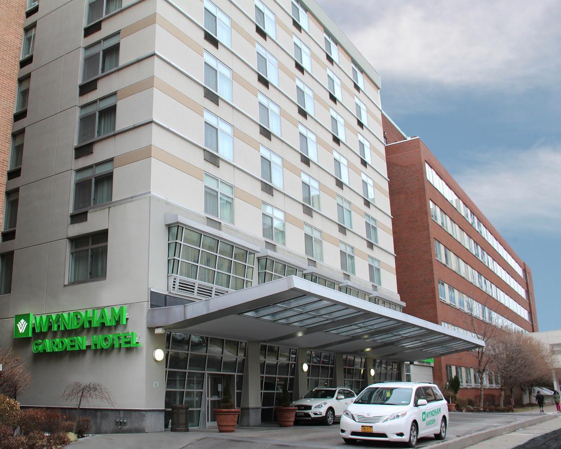 Wyndham Garden Buffalo Downtown Exterior photo