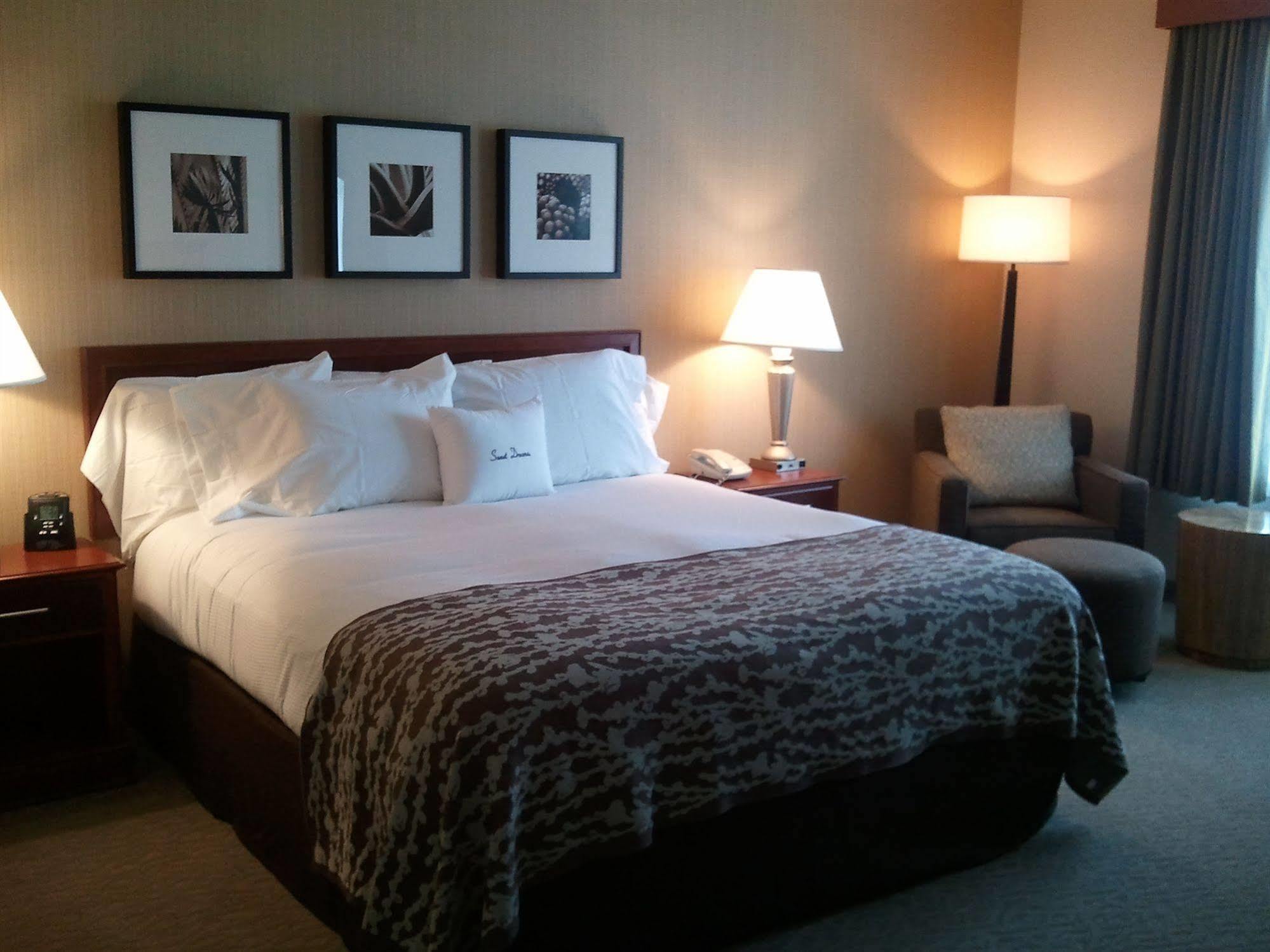 Wyndham Garden Buffalo Downtown Exterior photo