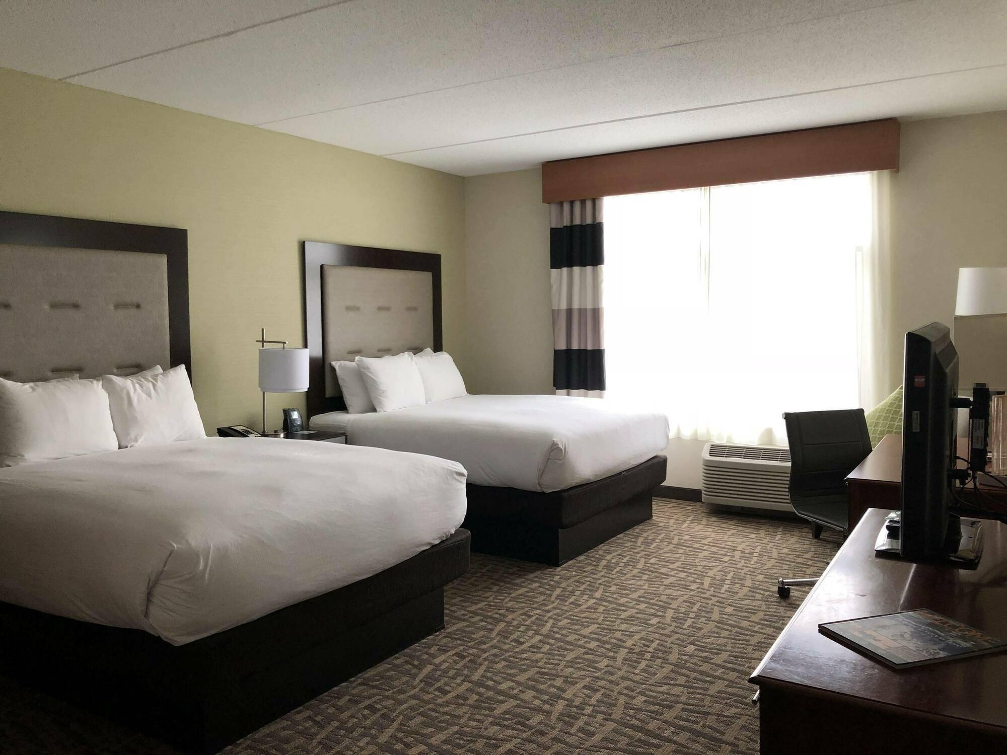 Wyndham Garden Buffalo Downtown Exterior photo